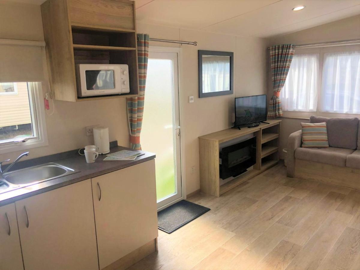 Cedar Deluxe Holiday Home Chapel Saint Leonards Exterior photo